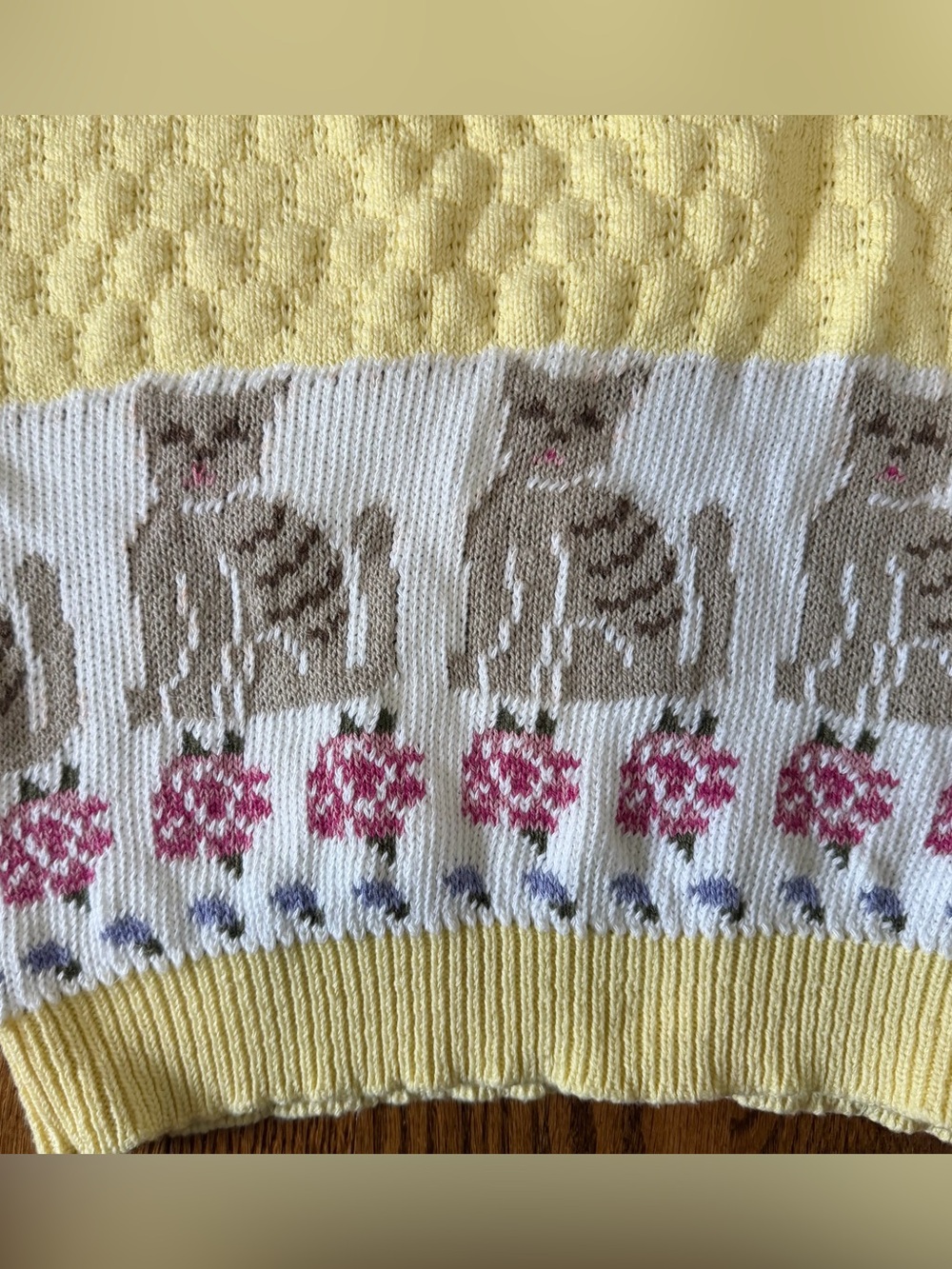 Yellow Lace-Collar Scoop Neck Cat-Pattern Sweater - Picture 5 of 9